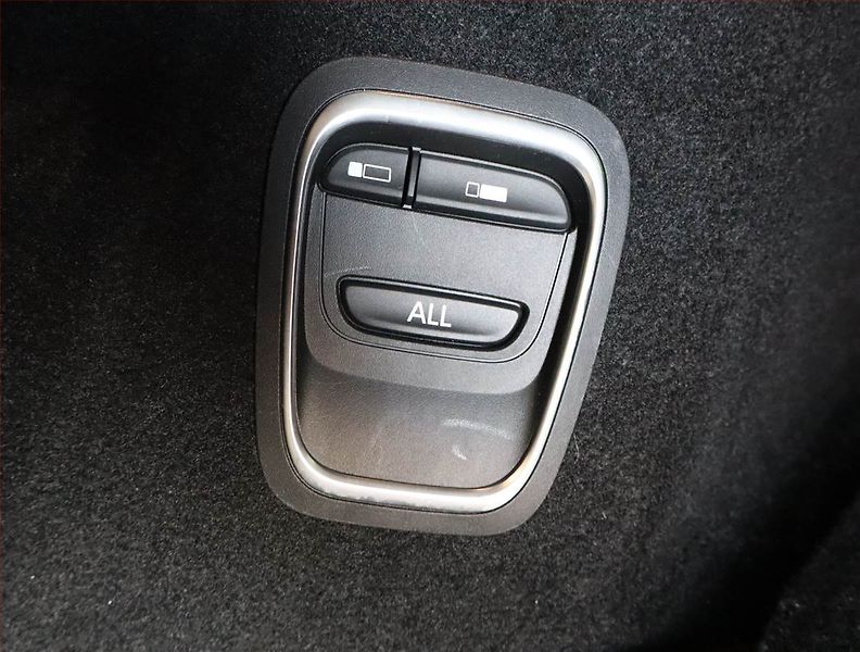 Renault Scénic (2019) 1.3 TCe, Automat, ČR,1.maj - fotka 24 z 24