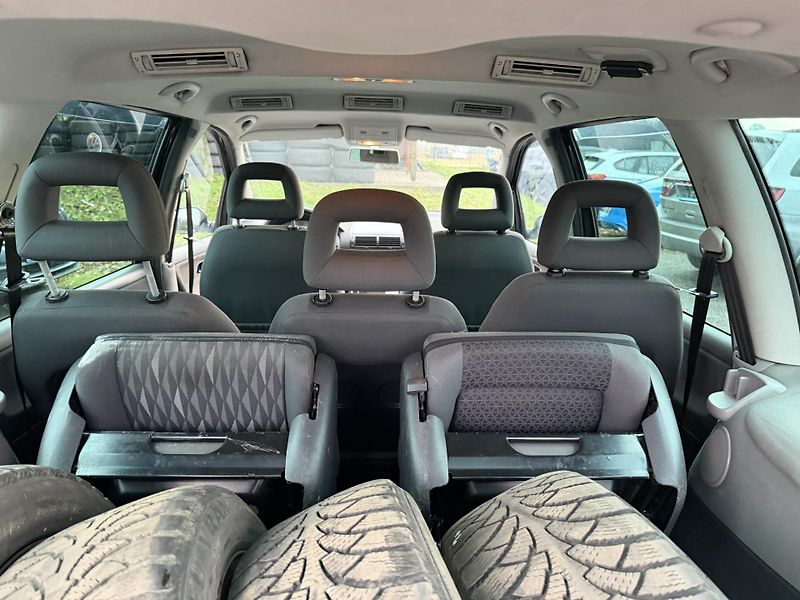 Volkswagen Sharan 1.9 TDI 7 MIST - fotka 11 z 26