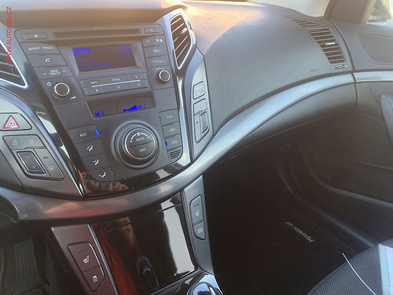 Hyundai i40 (2015) 1.7 CRDi, Automat - fotka 14 z 17
