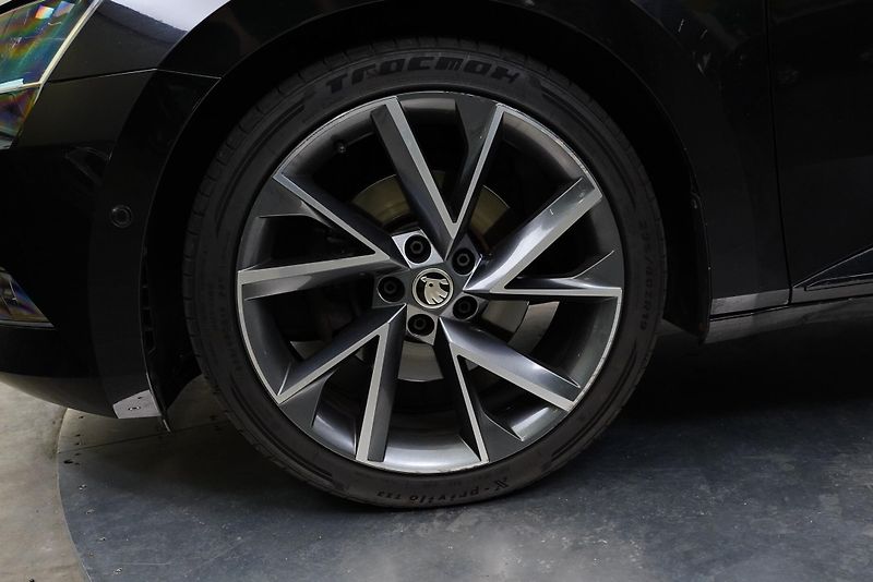 Škoda Superb - fotka 10 z 28