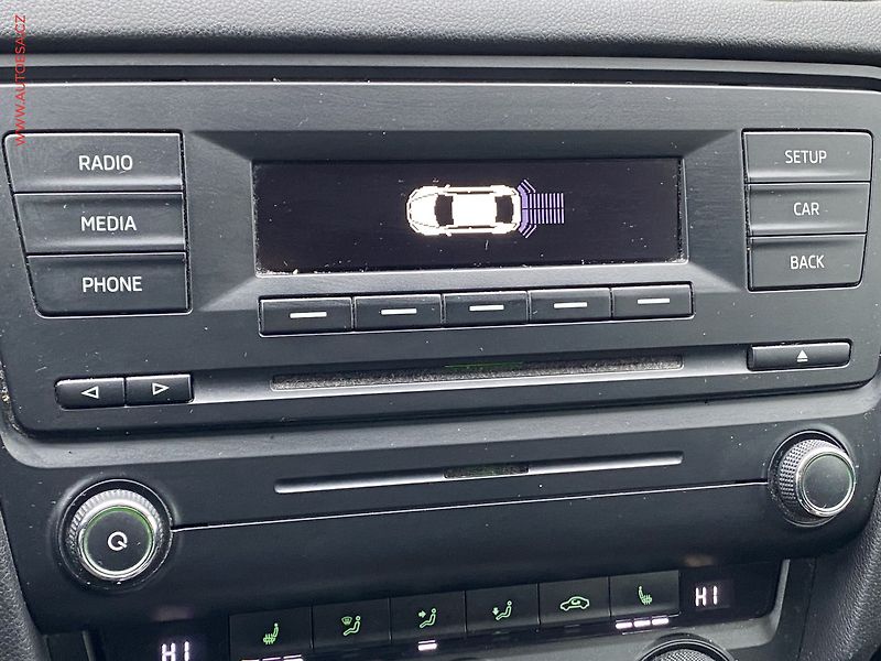 Škoda Octavia (2014) 1.6 TDi, ČR, AC, výhřev sed - fotka 16 z 17