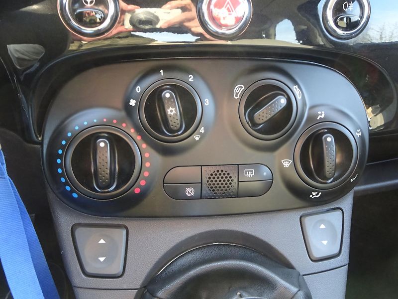 Fiat 500 (2013) 1.2i 51kW Cabrio Lounge - fotka 13 z 28