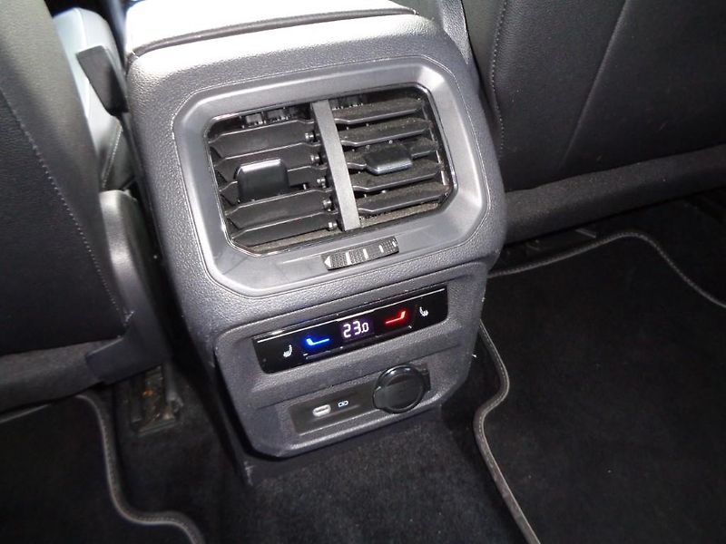 Volkswagen Tiguan 2.0 TSI 7DSG 4x4 R-LINE  140 k - fotka 26 z 30