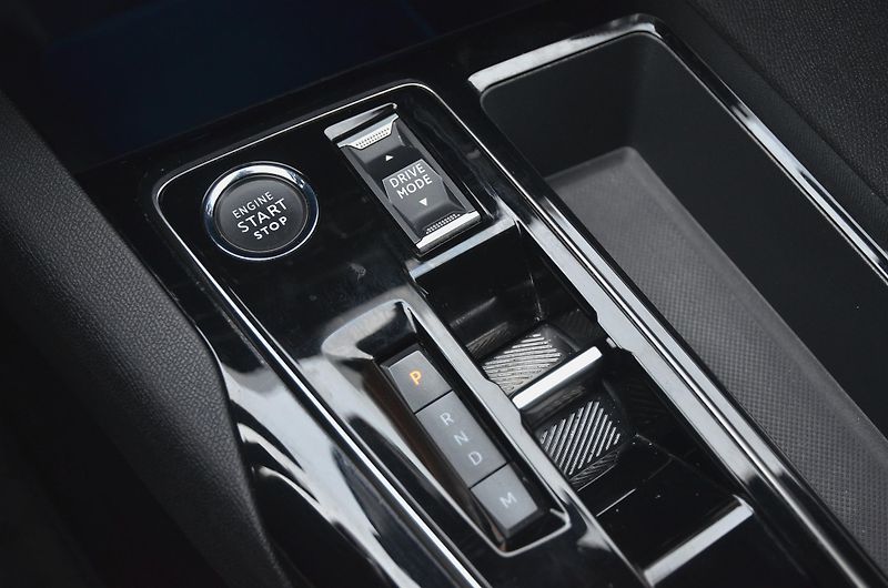 Peugeot 3008 (2023) 1.5 HDi 96kW AT8 Allure / LED - fotka 31 z 38