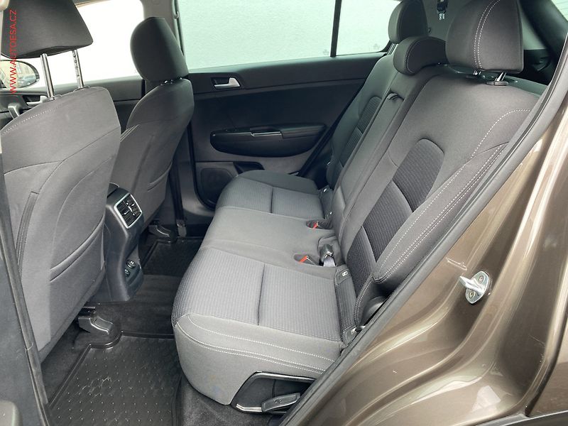 Kia Sportage (2018) 2.0 CRDi 4x4, ČR, Navi - fotka 10 z 20