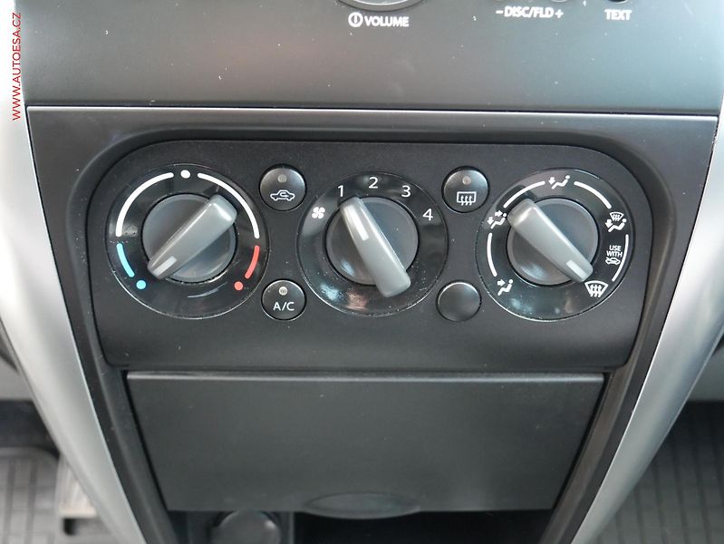 Suzuki SX4 (2008) 1.9DDiS 4x4, ČR, AC, park - fotka 13 z 18