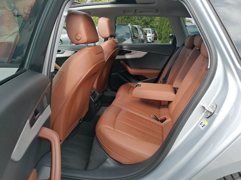 Audi A4 (2022) 2.0 35 TDi 120 kW,Pano,Kůže - fotka 10 z 35
