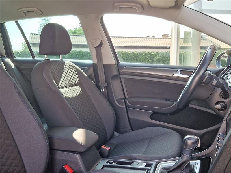 Volkswagen Golf 1,6 TDI JOIN EDITION LED NOSIČ - fotka 16 z 43