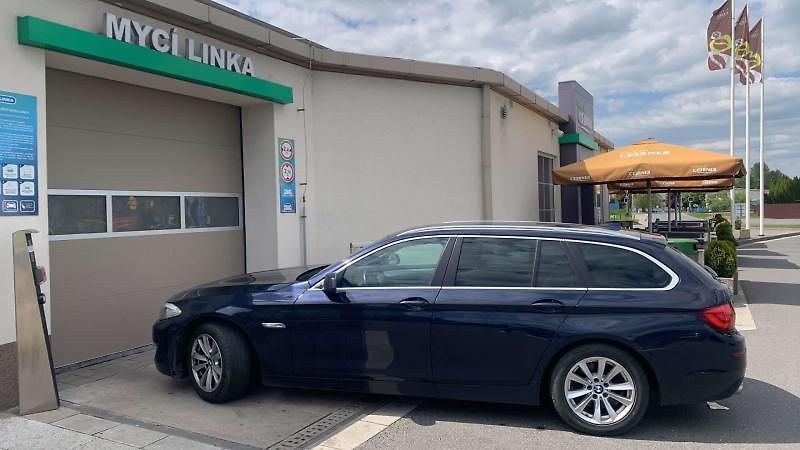 BMW Řada 5 (2012) 525d - fotka 6 z 10