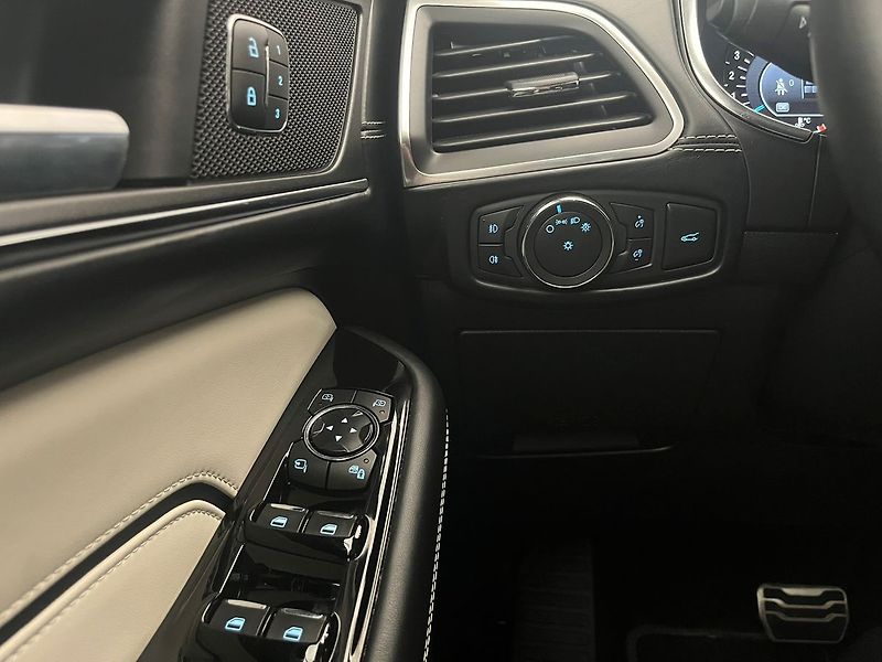 Ford S-MAX 2.5 FHEV VIGNALE REZERVACE - fotka 13 z 50