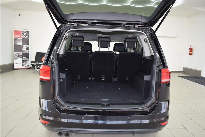 Volkswagen Touran 2,0 TDi, 7-míst,DSG,NAVI,KŮŽE, - fotka 15 z 41