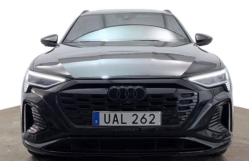 Audi Q8 e-tron 55 Sportback Q 360 Matrix Pano - fotka 2 z 36