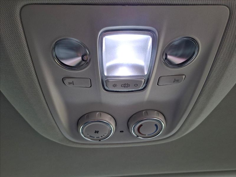 Citroën SpaceTourer 2,0 BlueHDi 180 EAT8 SHINE XL - fotka 32 z 36