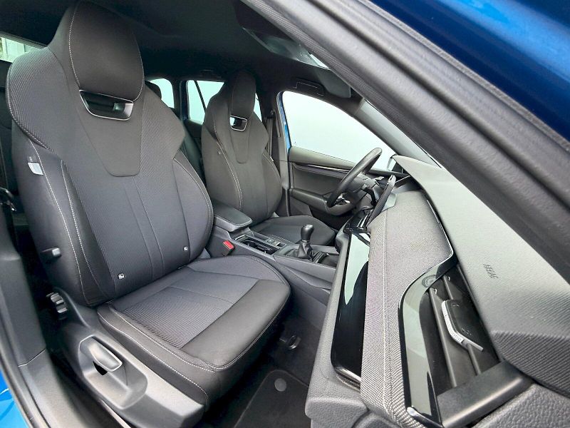 Škoda Octavia (2023) 2.0 TDI 110kW SportLine Manuál - fotka 31 z 35