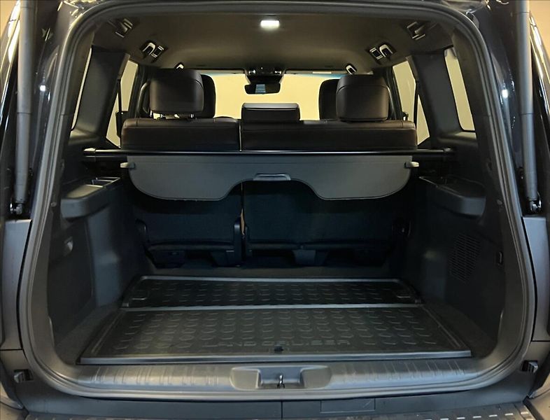 Toyota Land Cruiser 2,8 AT INVINCIBLE - fotka 14 z 20