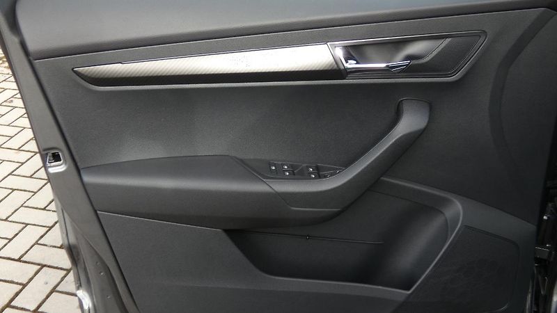 Škoda Karoq 1,5 TSI Sportline - fotka 8 z 23