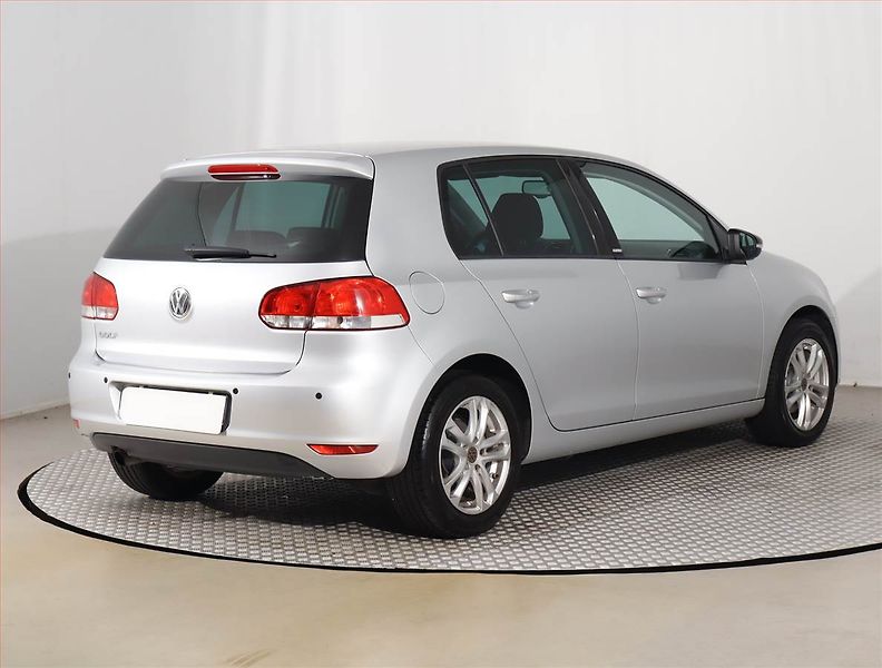 Volkswagen Golf (2012) 1.6 TDI, Automat, Tempomat - fotka 5 z 16