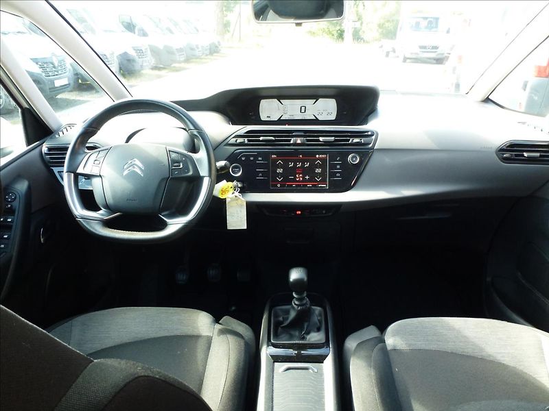 Citroën Grand C4 SpaceTourer 1,2 Pure Tech 130 7míst - fotka 28 z 45