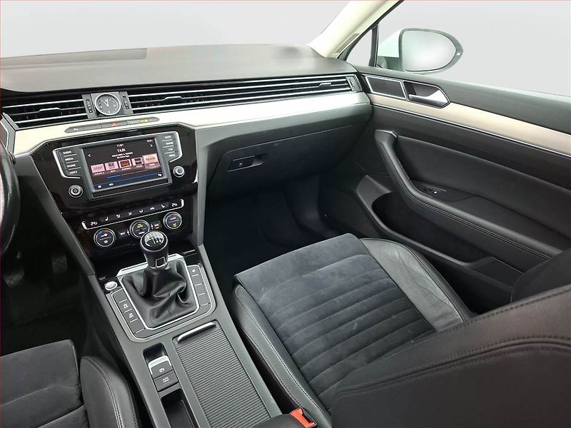 Volkswagen Passat (2017) 2.0 TDI, Serv.kniha, Kůže - fotka 8 z 19