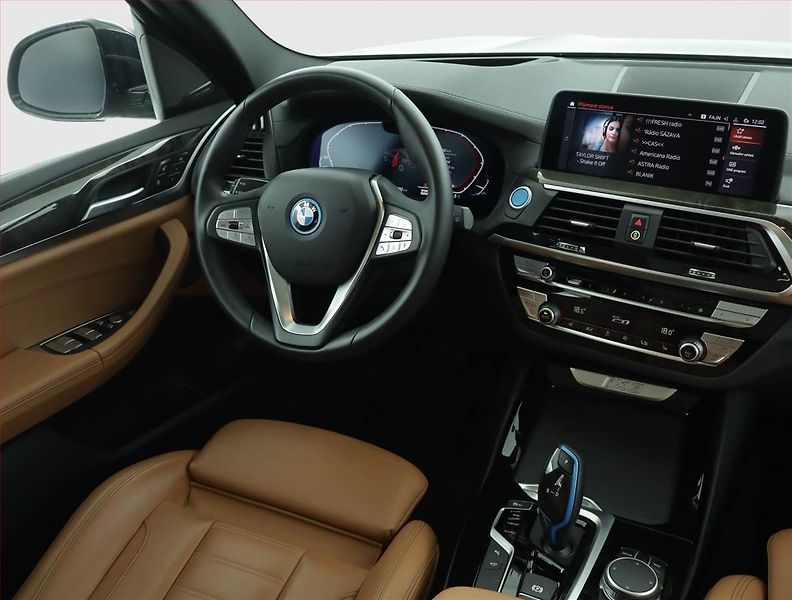 BMW iX3 (2021) 80 kWh - fotka 7 z 27