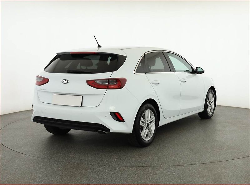 Kia Ceed (2019) 1.4 T-GDI, Serv.kniha - fotka 5 z 19