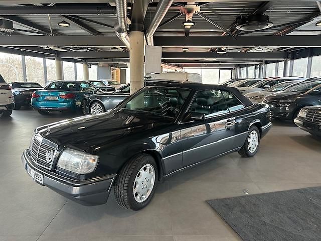 Mercedes-Benz 124 (1995) E320 24V kabriolet - fotka 1 z 28