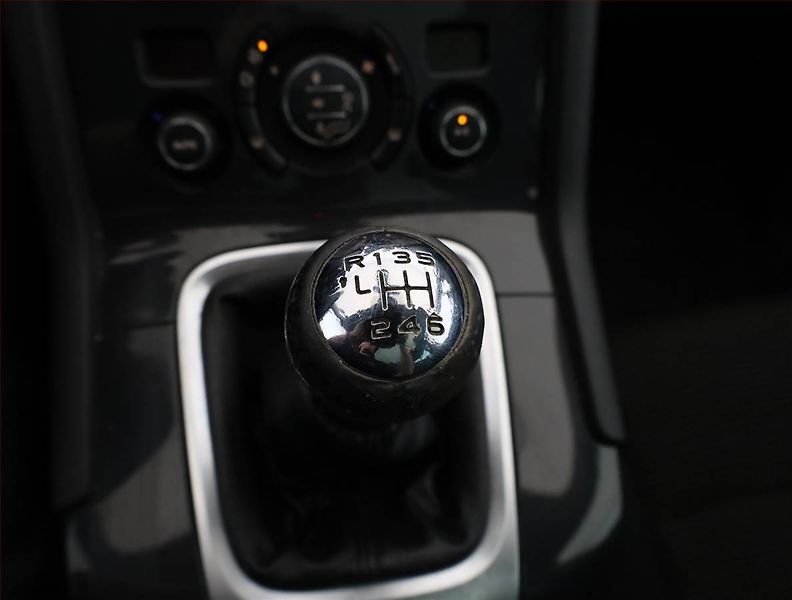 Peugeot 5008 (2011) 1.6 HDi, nová STK, Tažné - fotka 9 z 14
