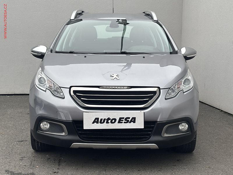 Peugeot 2008 (2015) 1.2 VTi, Allure, AT, navi - fotka 2 z 17