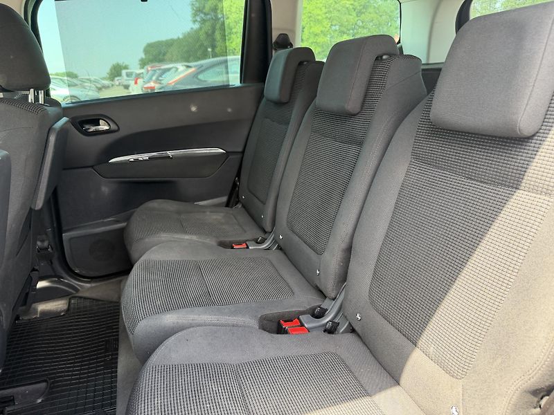 Peugeot 5008 1.6 HDI - fotka 12 z 25
