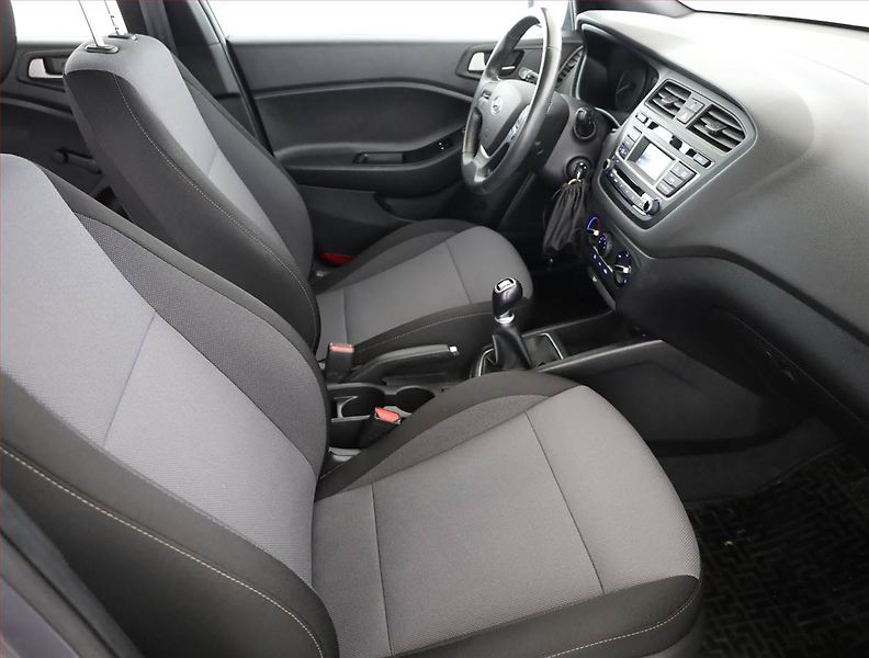 Hyundai i20 (2018) 1.2 - fotka 7 z 14