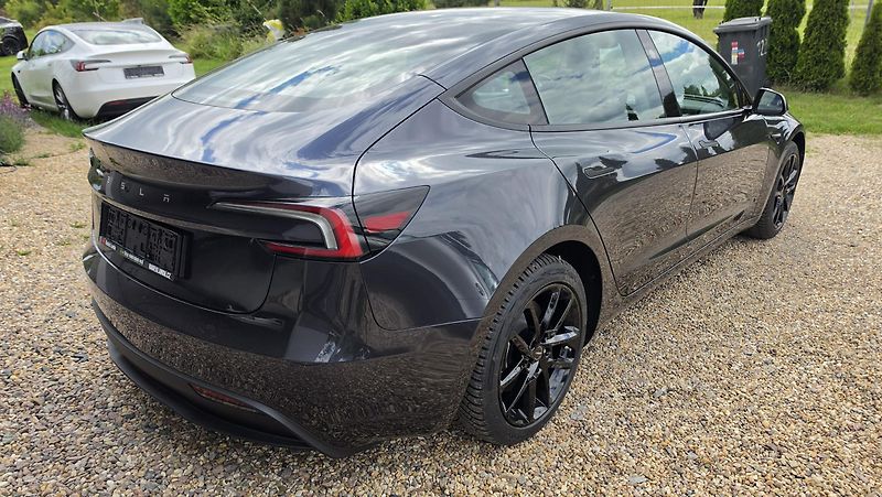 Tesla Model 3 (2025) - fotka 4 z 12