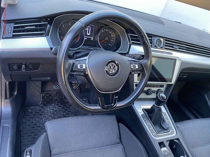 Volkswagen Passat (2017) 1.6 TDi, Comfortline, LED - fotka 13 z 19