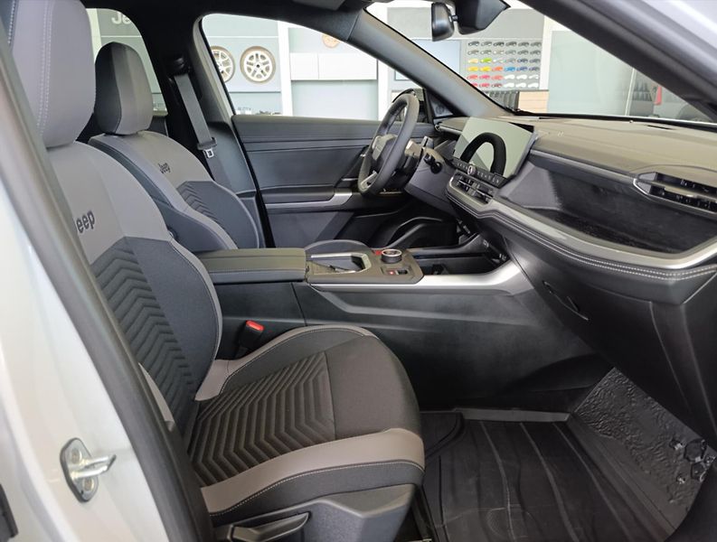 Jeep Compass (2026) 1,2 e-Hybrid 145k  First Editi - fotka 9 z 16