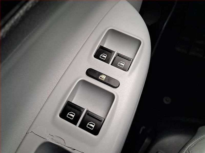 Škoda Octavia (2011) 2.0 TDI, Xenony, Tempomat - fotka 15 z 17