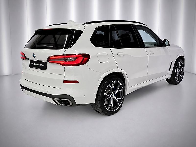 BMW X5 M50i xDrive, LASER, MASÁŽE, HE - fotka 6 z 34