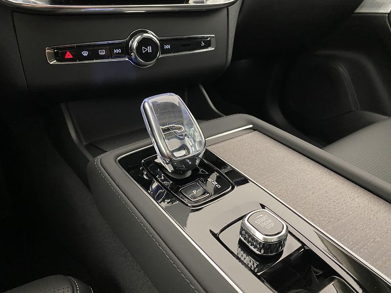 Volvo XC90 (2026) T8 AWD RECHARGE DARK ULTRA - fotka 39 z 75