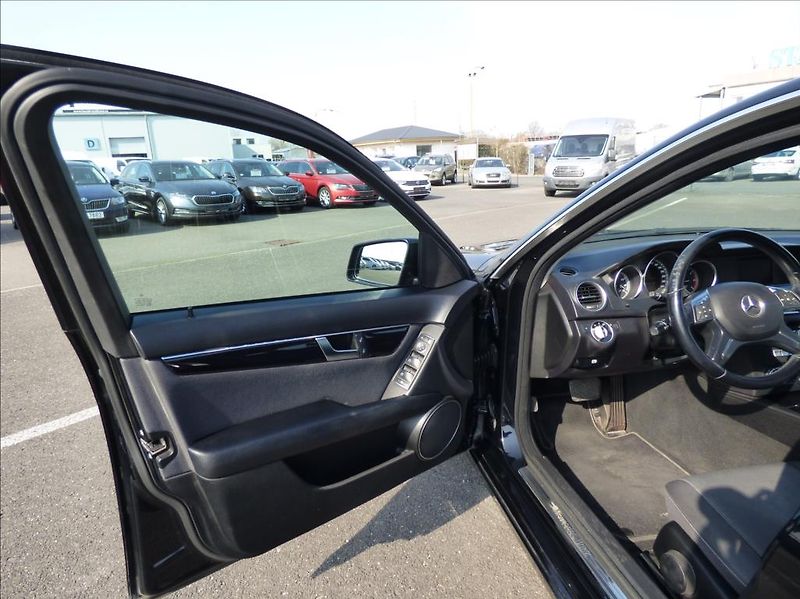 Mercedes-Benz Třídy C 2,2 CDI BlueEfficiency  180 CD - fotka 9 z 41