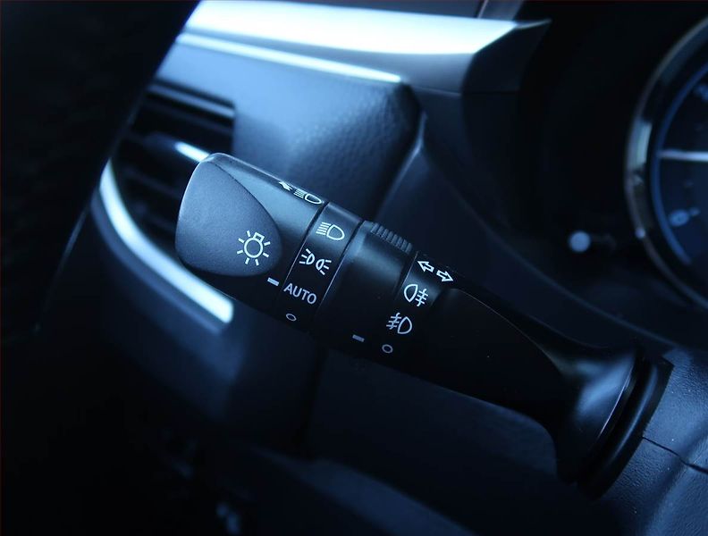 Toyota Corolla (2016) 1.6 Valvematic, Automat - fotka 16 z 22