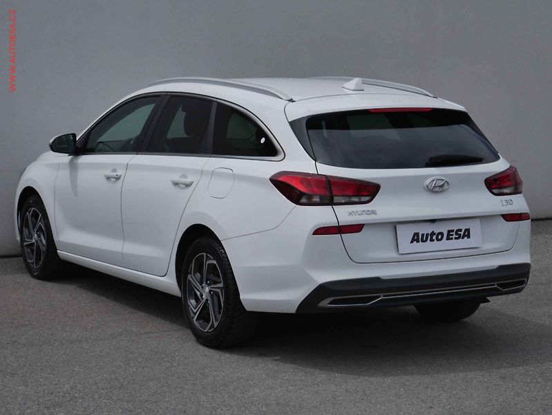 Hyundai i30 (2022) 1.5 T-GDi, 1.maj,ČR, Navi - fotka 6 z 23
