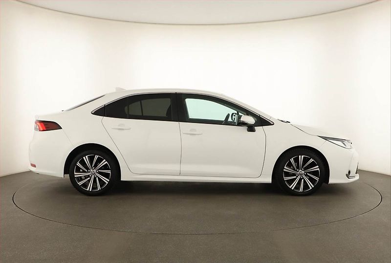 Toyota Corolla (2023) 1.5 VVT-i - fotka 6 z 15