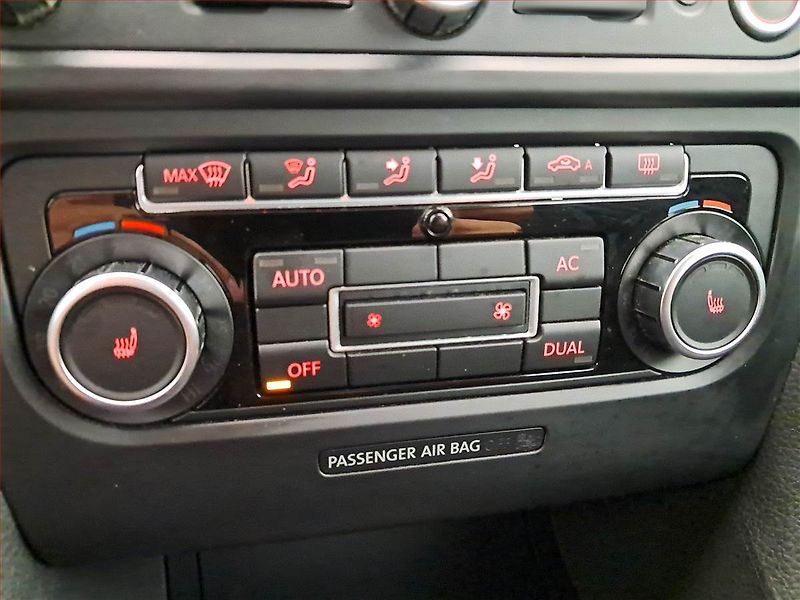 Volkswagen Golf (2010) 1.4 TSI, Vyhř. sedaček - fotka 13 z 15