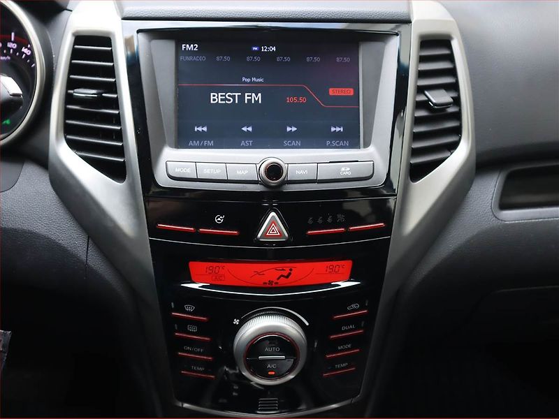 SsangYong Tivoli (2018) 1.6 e-XGi, Automat, Serv.kniha - fotka 12 z 17