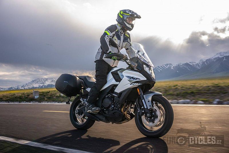 CFMOTO 700 MT Premium (2026) kufry SHAD, AKCE - fotka 7 z 12