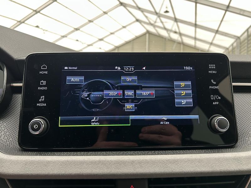 Škoda Scala 1.0 TSI Top selection - fotka 12 z 28