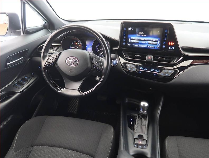 Toyota C-HR (2018) 1.8 Hybrid, Automat - fotka 7 z 23