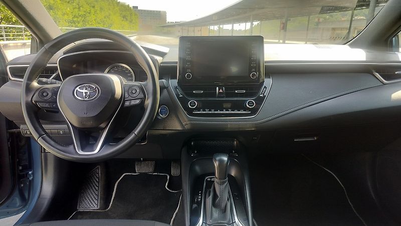 Toyota Corolla 2.0 hybrid, business, navigace - fotka 12 z 29