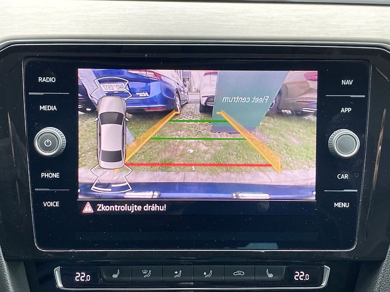 Volkswagen Passat (2019) 2.0 TDI DSG - fotka 14 z 34