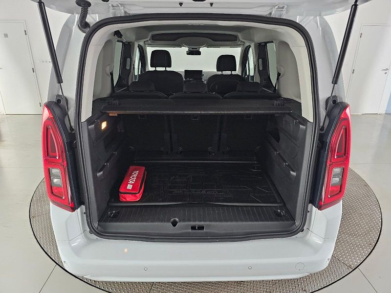 Toyota ProAce City Verso (2024) L1 1.2T 110k FAMILY - fotka 25 z 25