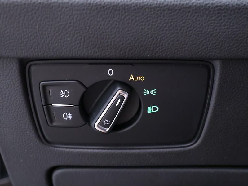 Volkswagen Passat 2,0 TDI DSG Virtual Business - fotka 16 z 36
