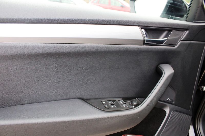 Škoda Superb (2018) 2,0TDI KŮŽE NAVI KLIMA  ALU 19 - fotka 19 z 44